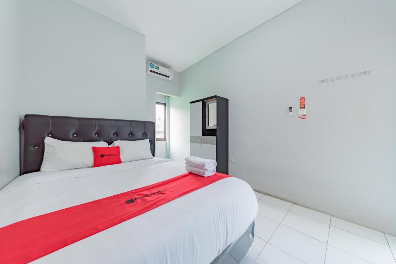 Reddoorz Syariah Near Rs Hermina Sukabumi Exteriör bild