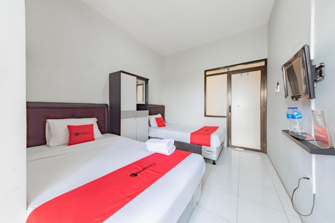 Reddoorz Syariah Near Rs Hermina Sukabumi Exteriör bild
